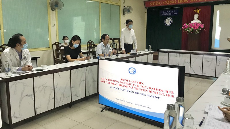 Trường và Bệnh viện Trường Đại học Y Dược Huế hợp tác truyền thông với Đài Phát thanh và Truyền hình Thừa Thiên Huế